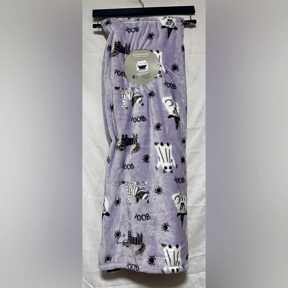 NWT Berkshire Purple Oversized Reversible Fleece Halloween Cat Throw Blanket